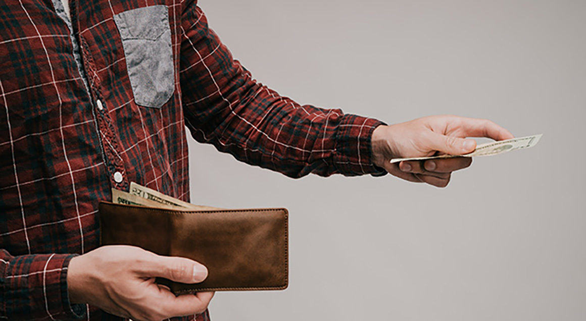Handing money from wallet 72px