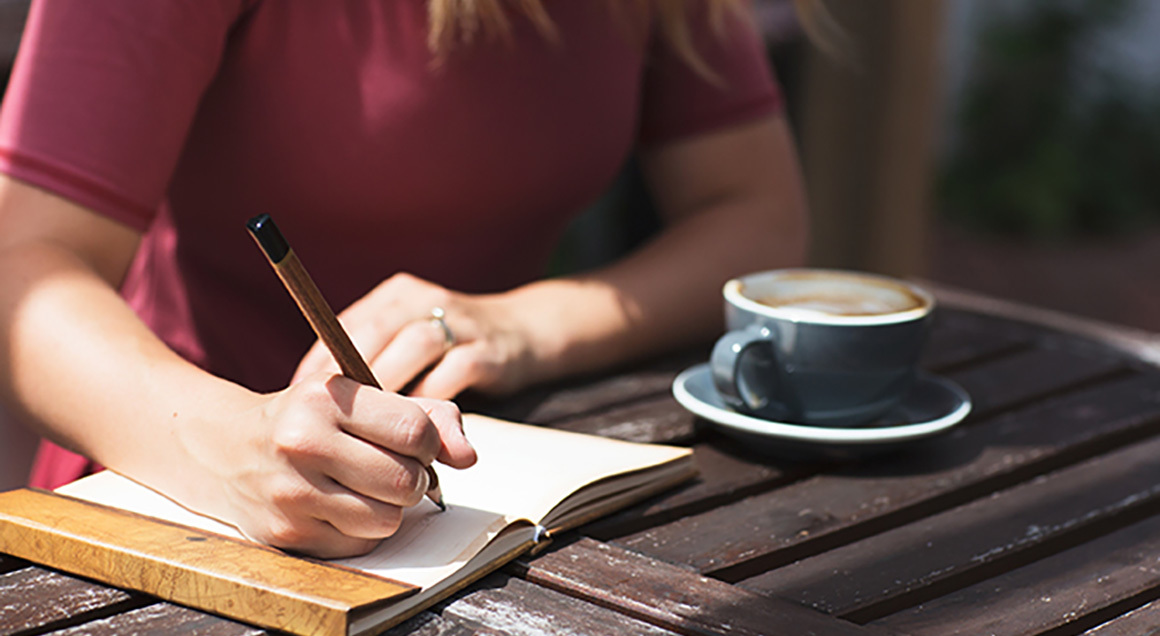 Woman writing 72px