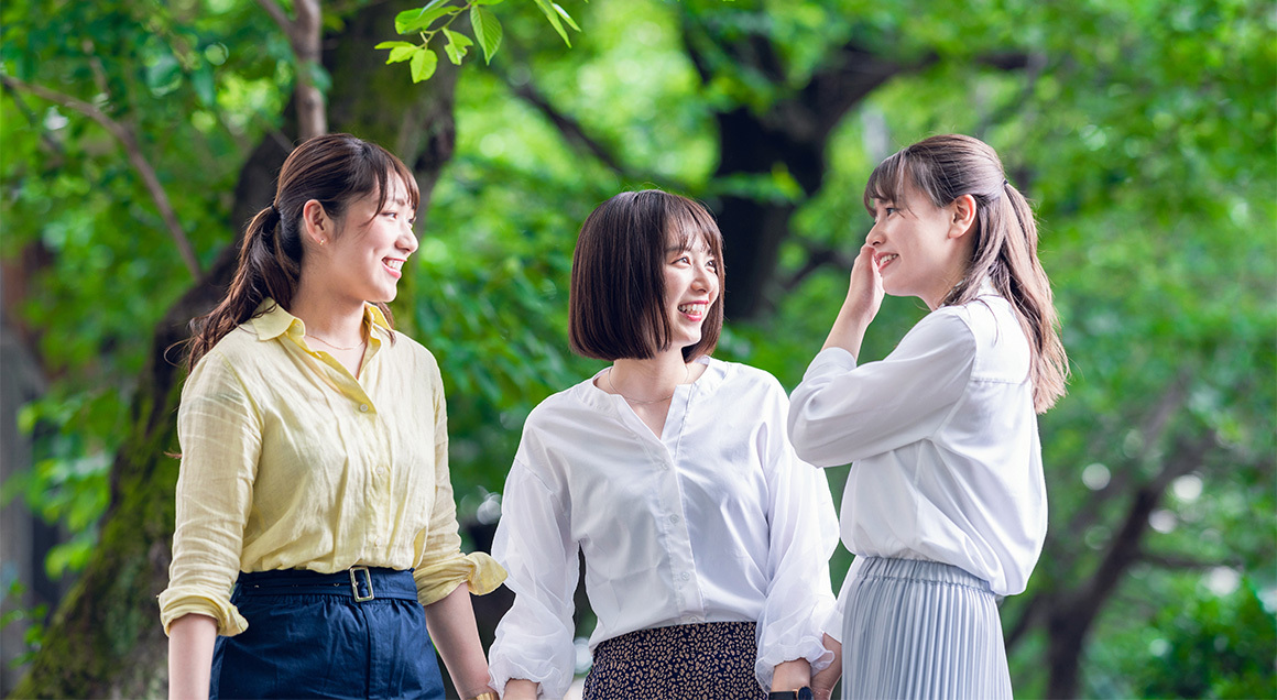 I S Asian Women Talking