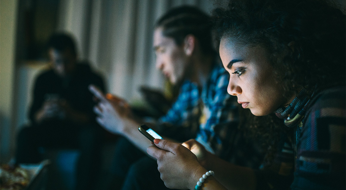 I S Teens On Phones In Dark